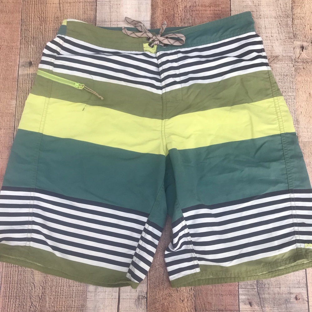 Mens Patagonia board shorts with Zipper pocket.